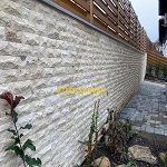 soclu casa placat cu piatra